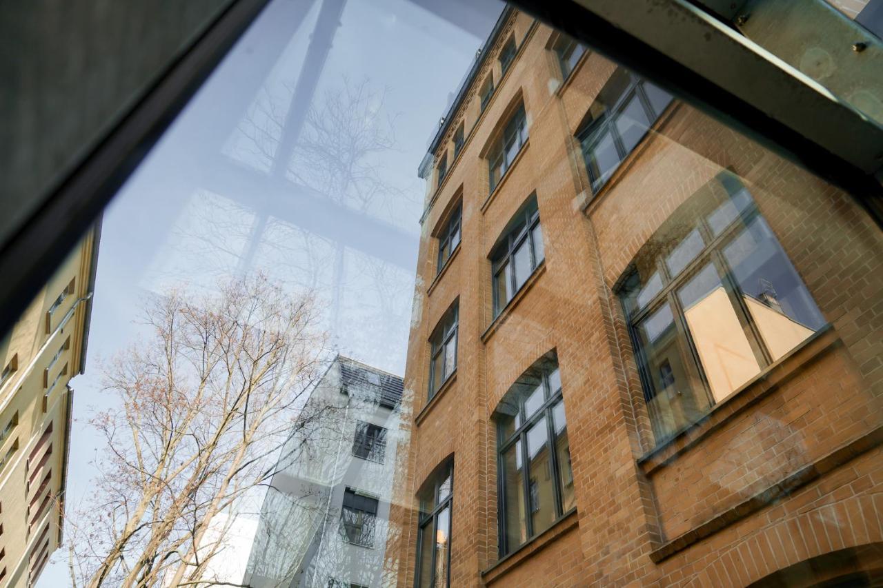 Sly Berlin Hotel Exterior photo The building of the Institute of Theoretical Physics